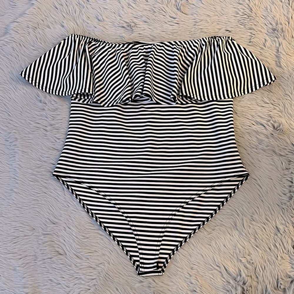 BooHoo- Off the Shoulder Stripped Bodysuit size 20